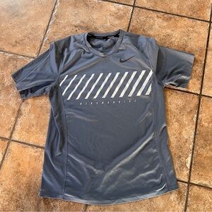 Nike Men’s Dri Fit Gray Workout Shirt Medium